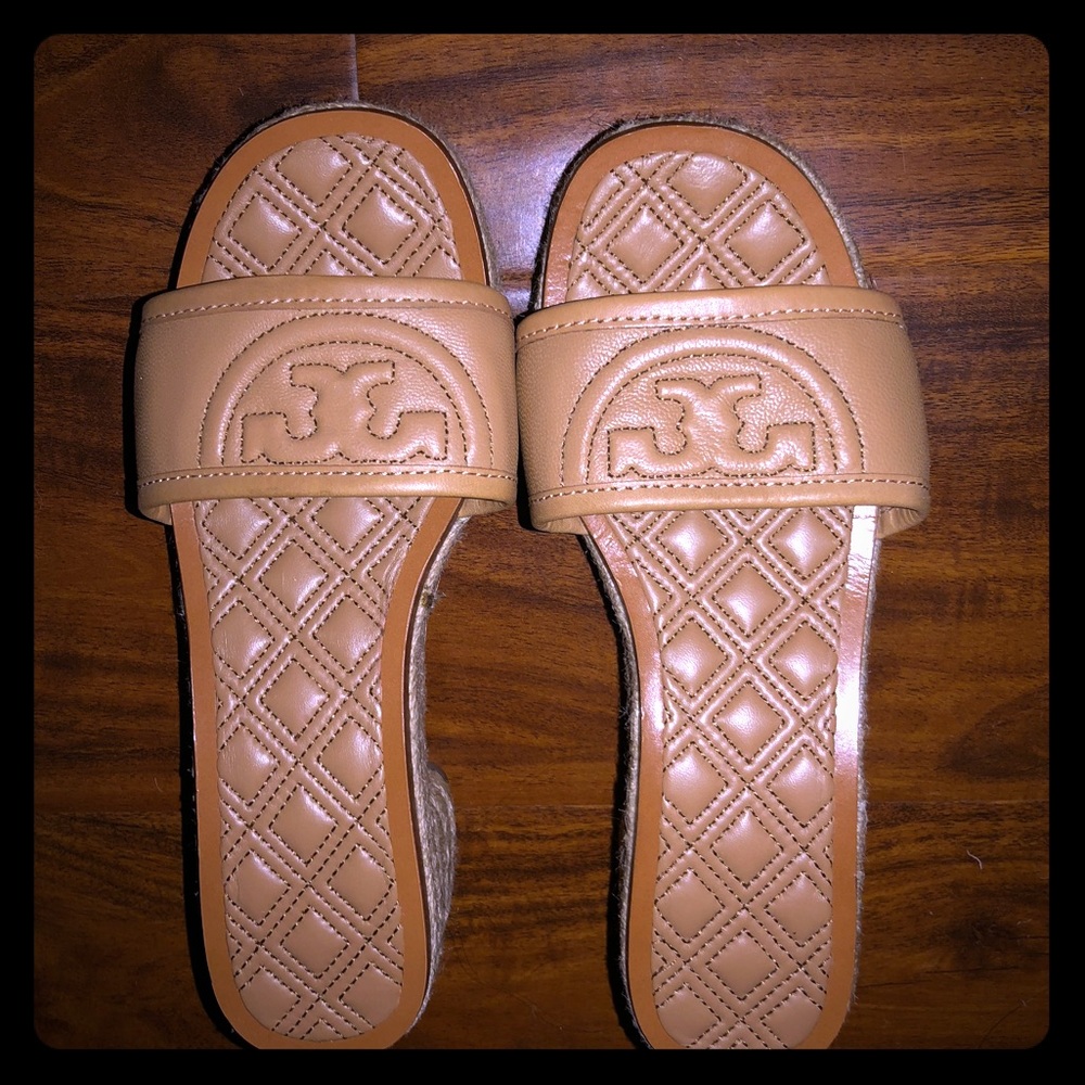 New Tory Burch Leather Stitched Logo Beauties🤩